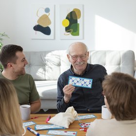 Programme Un groupe de personne joue à un jeu