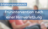 Zwei Textbanner über einem verschwommenen Bild von zwei Personen: Erfahrungsaustausch: Frühintervention nach einer Hirnverletzung