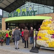 Huplant Haupteingang mit Mitgliedern FRAGILE