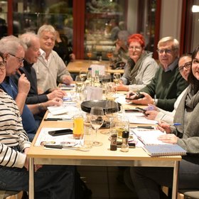 FRAGILE Valais Groupe de membres de FRAGILE Valais assis autour d'une table